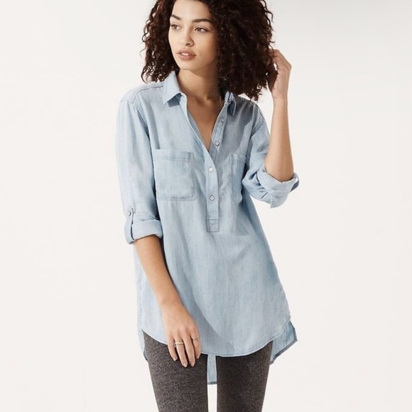 Lou & Grey Tops - Lou & Grey Chambray Light Wash Henley Button Up Popover Shirttail Hem Shirt Top